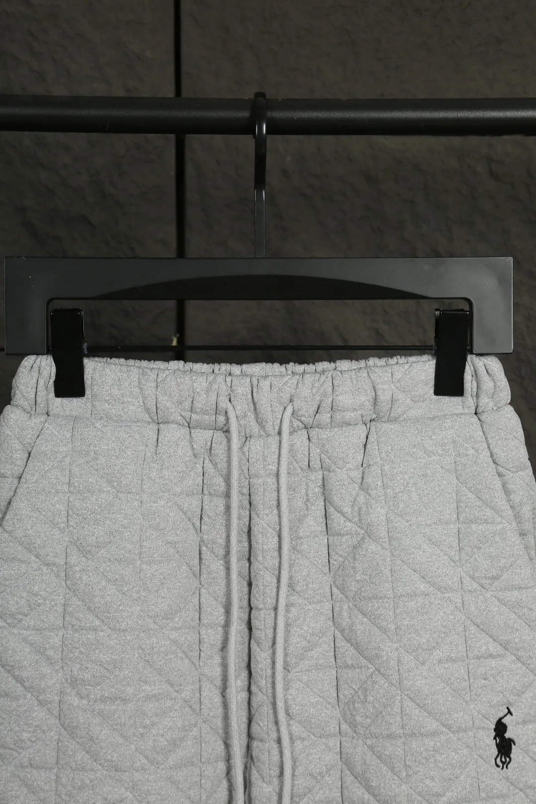P240 Actual photo [Popular item] Style number: 24384# Color: off-white/hemp gray Size: S to Adjustable elasticated trouser cords at the ankles ✅ - RL Ralph Lauren's hottest style this year. Easy to wear down cotton pants with eyes closed. Classic war horse embroidery LOGO. The texture is full and high-end. A version that you will fall in love with at first sight. Can control any leg shape. Two strings of trouser legs have drawstrings. Can be wide-legged or corseted. Soft and fluffy, level 10 wind-resistant, life-saving pants.